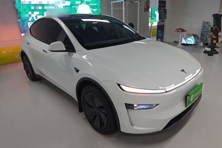 Used Tesla Model Y 2026 Rear-Drive Model Front Right 45 Deg