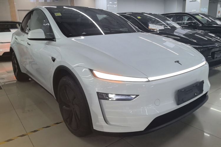 Used Tesla Model Y 2026 Rear-Drive Model Front Right 45 Deg