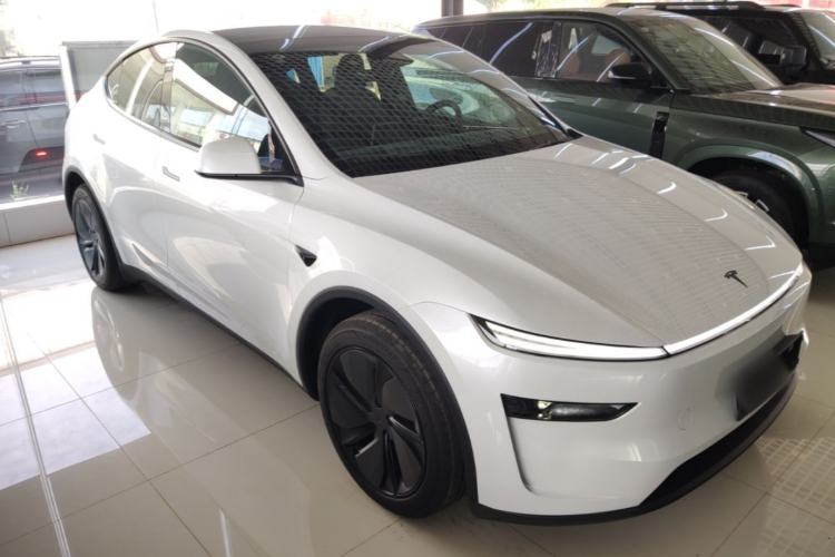 Used Tesla Model Y 2026 Rear-Drive Model Front Right 45 Deg