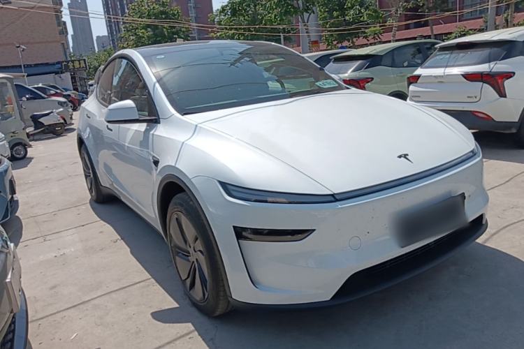 Used Tesla Model Y 2026 Rear-Drive Model Front Right 45 Deg