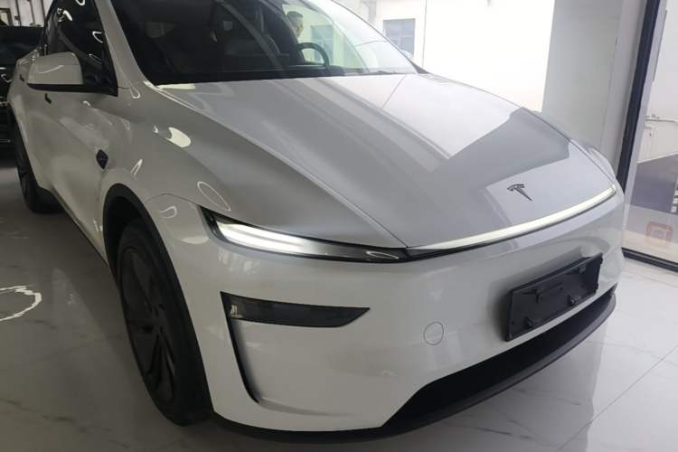 Used Tesla Model Y 2026 Rear-Drive Model Front Right 45 Deg