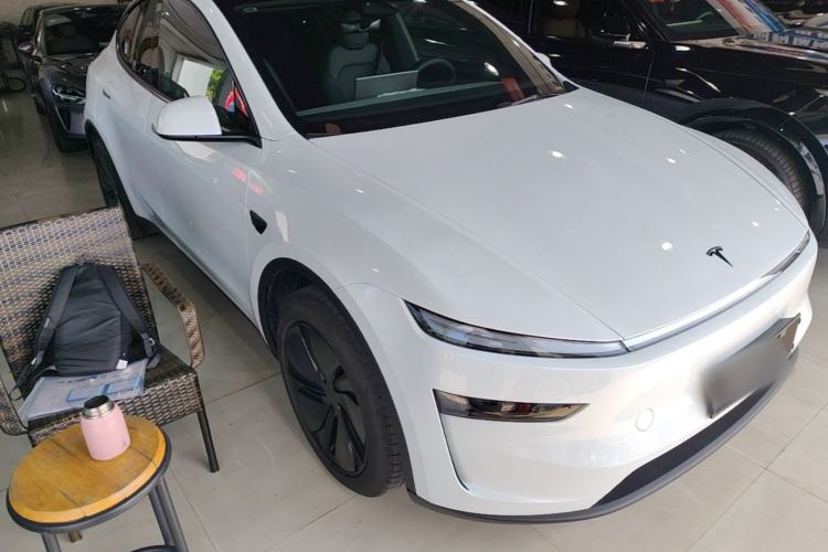 Used Tesla Model Y 2026 Long-Range All-Wheel-Drive Model Front Right 45 Deg