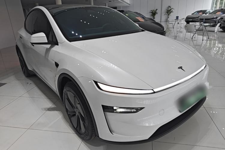 Used Tesla Model Y 2026 Rear-Drive Model Front Right 45 Deg