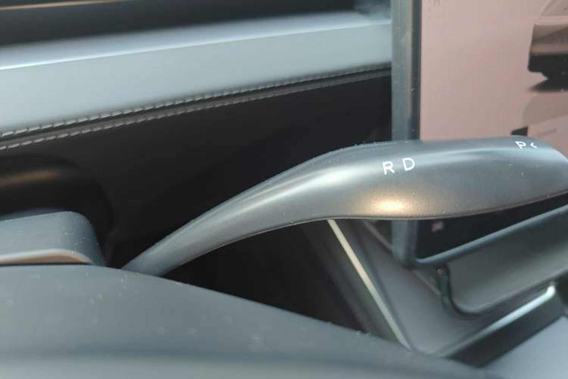 Used Tesla Model Y 2026 Model Long-Range Rear-Wheel-Drive Version Gear Lever