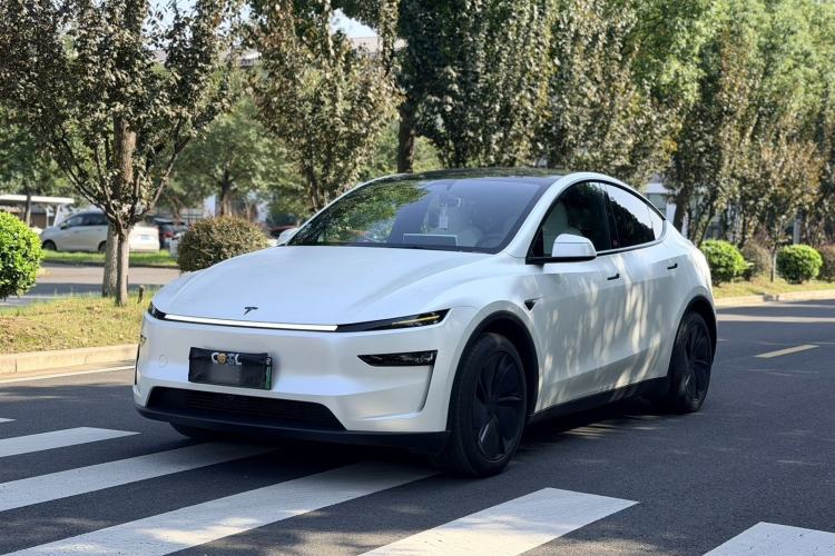Tesla Model Y 2026 Rear-Drive Model