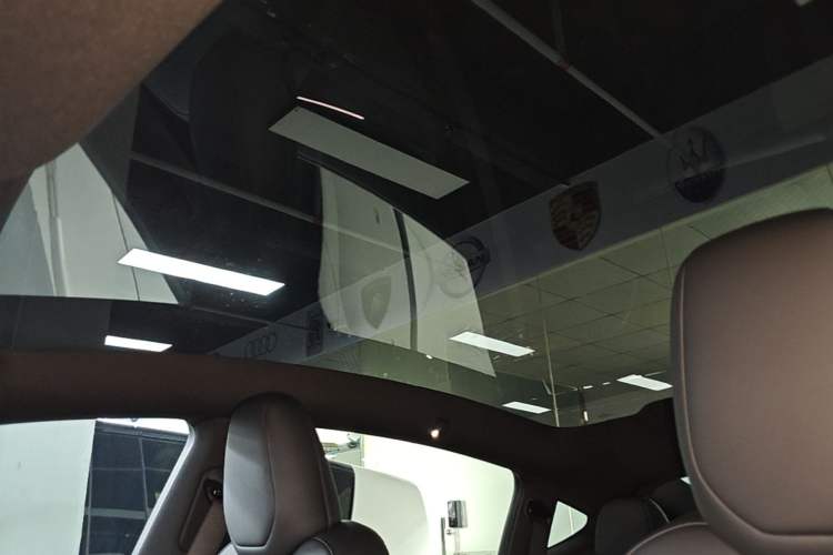 Used Tesla Model Y 2026 Rear-Drive Model Headliner