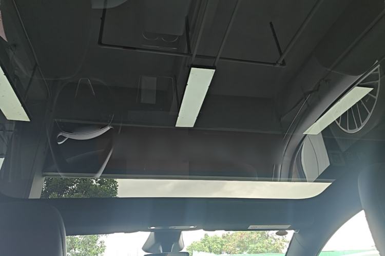 Used Tesla Model Y 2026 Rear-Drive Model Headliner