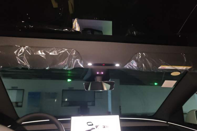 Used Tesla Model Y 2026 Rear-Drive Model Headliner