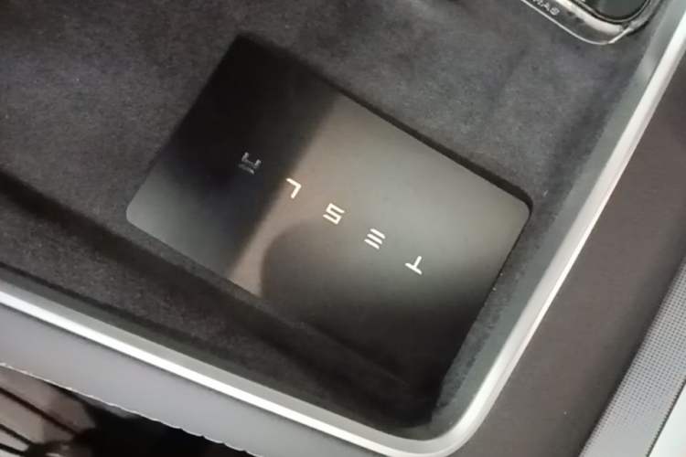 Used Tesla Model Y 2026 Rear-Drive Model Interior 1