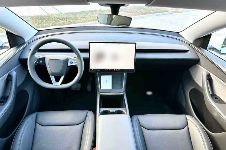 Used Tesla Model Y 2026 Rear-Drive Model Interior 1