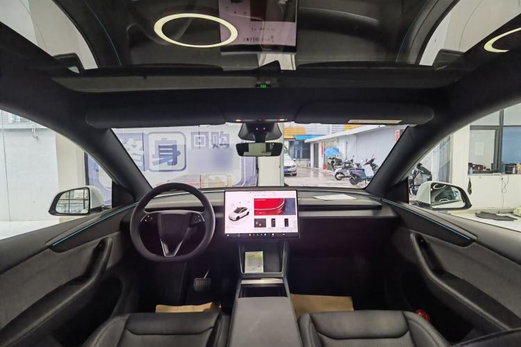 Used Tesla Model Y 2026 Rear-Drive Model Interior 2