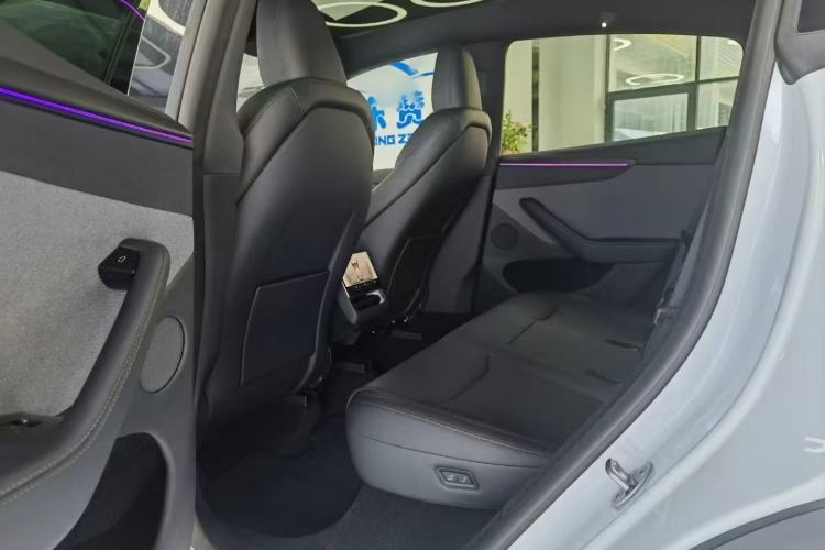 Used Tesla Model Y 2026 Rear-Drive Model Interior 2