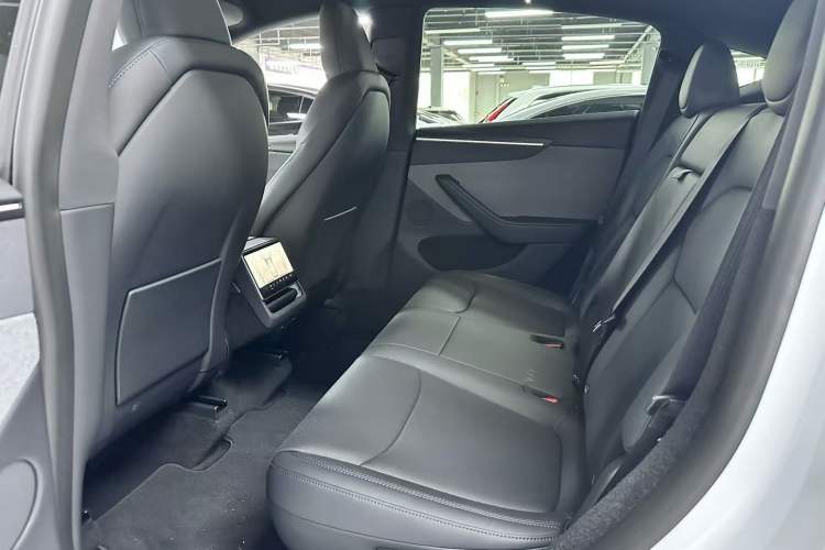 Used Tesla Model Y 2026 Rear-Drive Model Interior 2