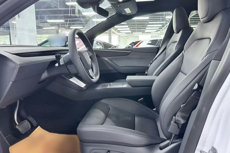 Used Tesla Model Y 2026 Rear-Drive Model Interior 3