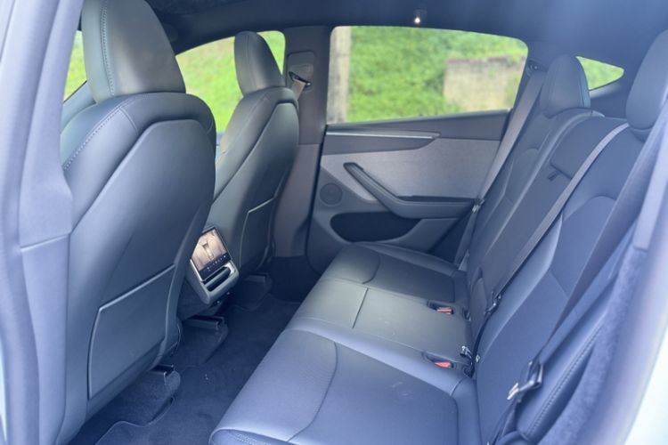 Used Tesla Model Y 2026 Facelifted Long-Range Rear-Drive Model Interior 4