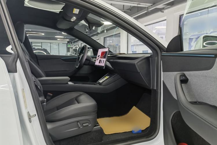 Used Tesla Model Y 2026 Rear-Drive Model Interior 4