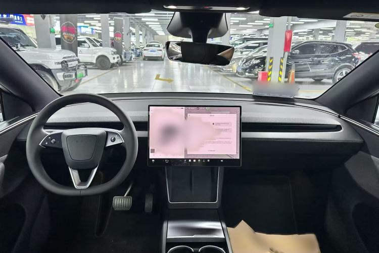 Used Tesla Model Y 2026 Rear-Drive Model Interior 4