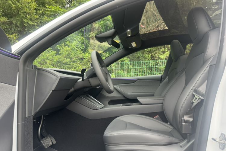 Used Tesla Model Y 2026 Model Long-Range Rear-Wheel-Drive Version Interior 4
