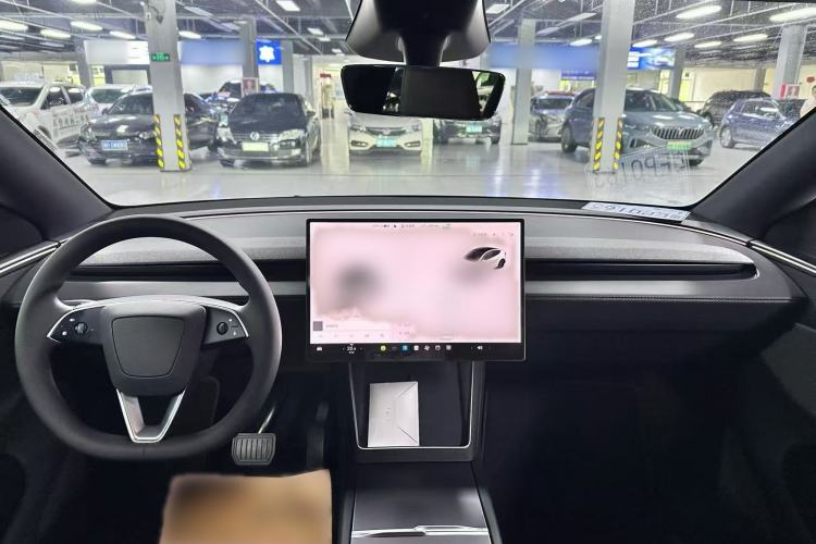 Used Tesla Model Y 2026 Rear-Drive Model Interior 4