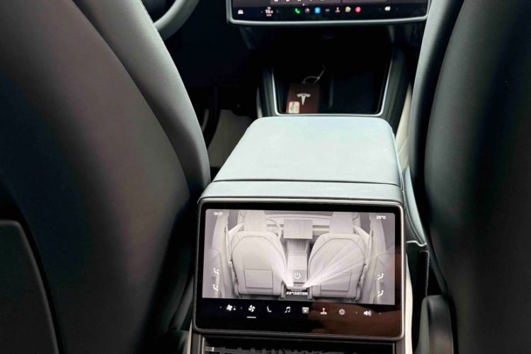 Used Tesla Model Y 2026 Long-Range All-Wheel-Drive Model Interior 4