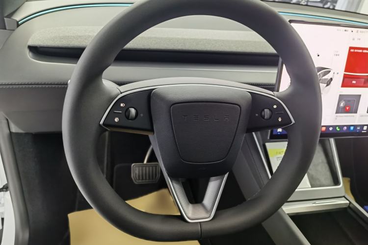 Used Tesla Model Y 2026 Rear-Drive Model Interior 6
