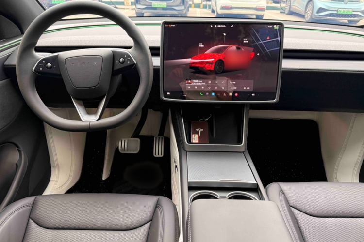 Used Tesla Model Y 2026 Long-Range All-Wheel-Drive Model Interior 7