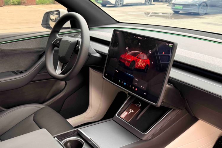 Used Tesla Model Y 2026 Long-Range All-Wheel-Drive Model Interior 8