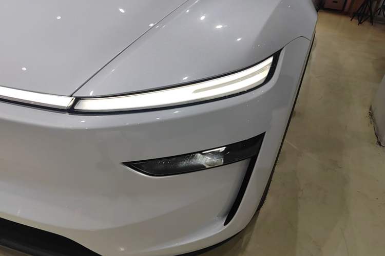 Used Tesla Model Y 2026 Rear-Drive Model Left Front Headlight