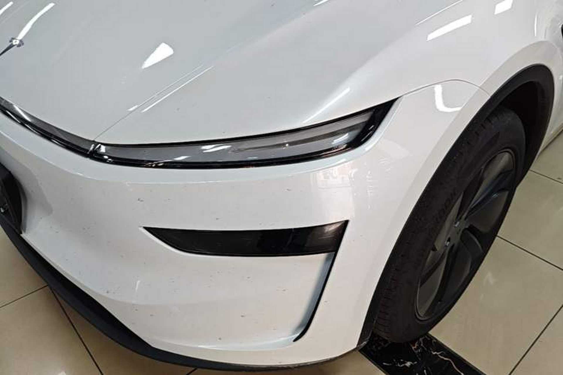 Used Tesla Model Y 2026 Long-Range All-Wheel-Drive Model Left Front Headlight