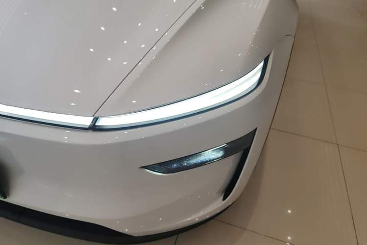 Used Tesla Model Y 2026 Rear-Drive Model Left Front Headlight