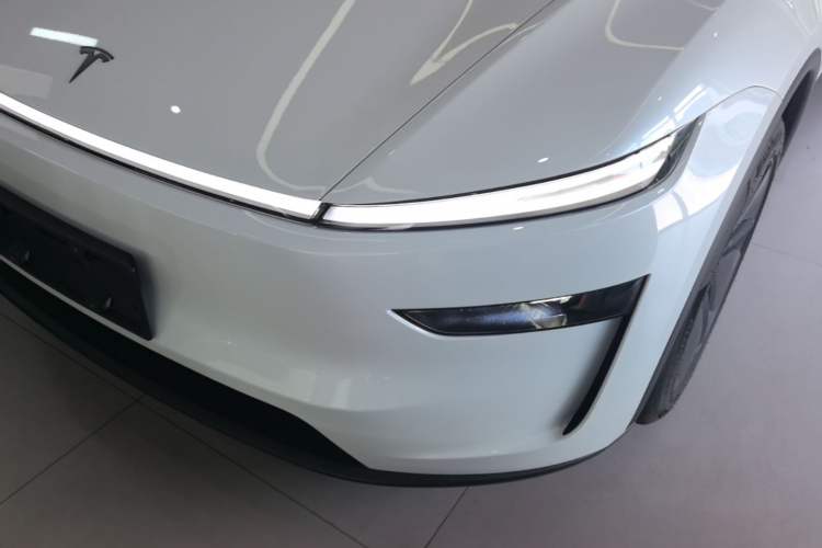 Used Tesla Model Y 2026 Facelifted Long-Range Rear-Drive Model Left Front Headlight