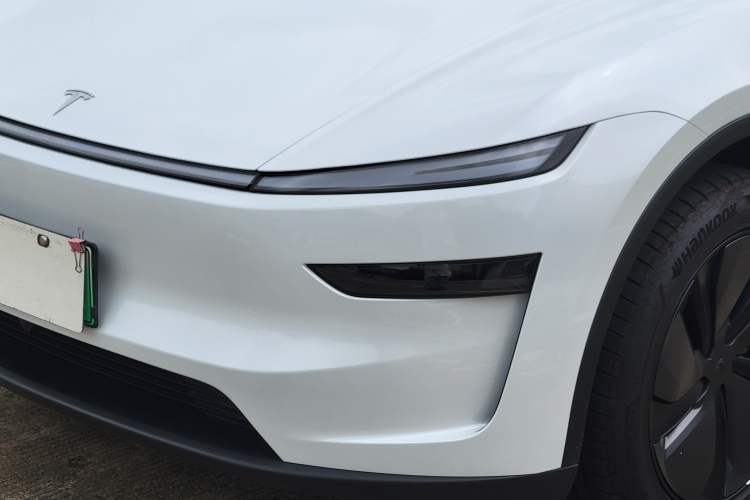 Used Tesla Model Y 2026 Model Long-Range Rear-Wheel-Drive Version Left Front Headlight