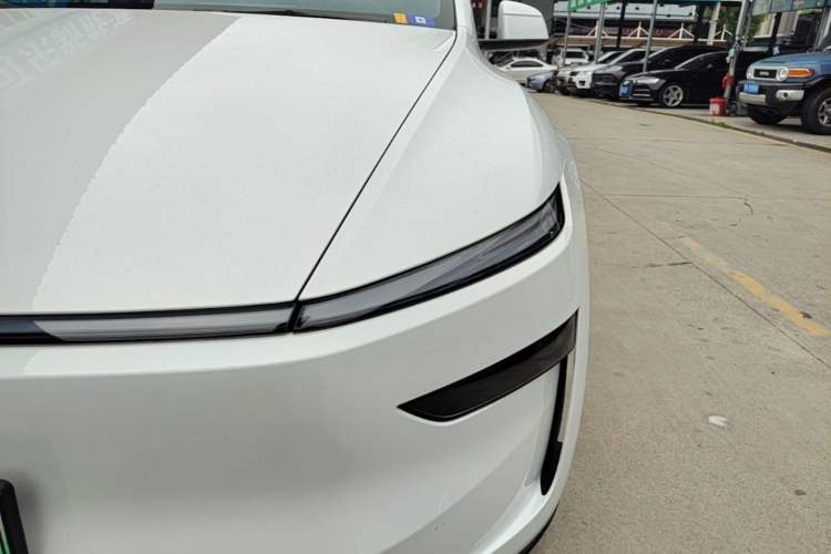 Used Tesla Model Y 2026 Model Long-Range Rear-Wheel-Drive Version Left Front Headlight
