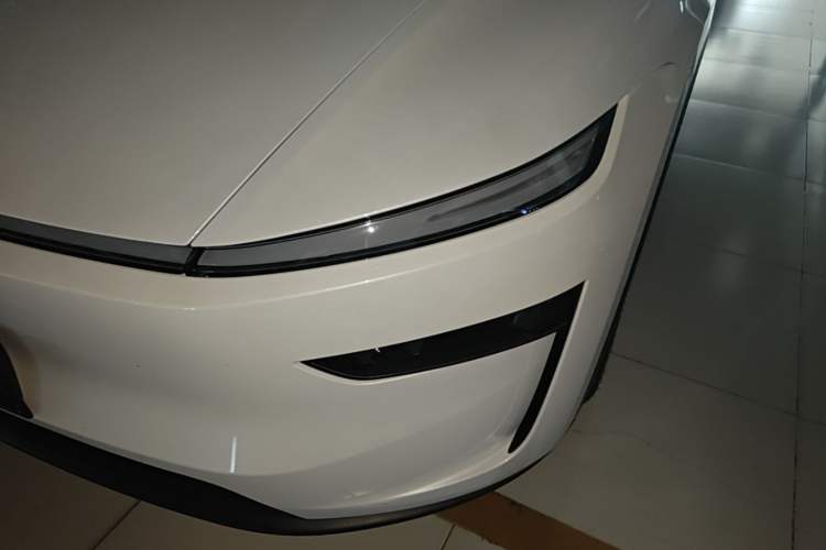 Used Tesla Model Y 2026 Rear-Drive Model Left Front Headlight