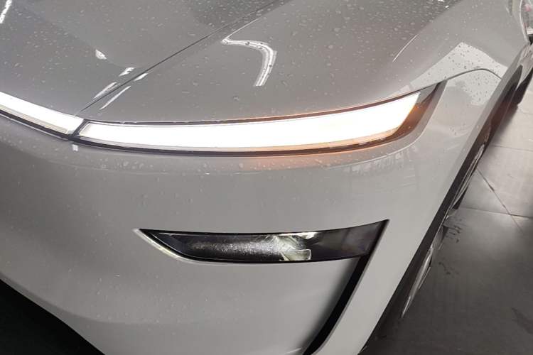 Used Tesla Model Y 2026 Rear-Drive Model Left Front Headlight