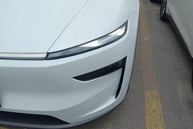 Used Tesla Model Y 2026 Facelifted Long-Range Rear-Drive Model Left Front Headlight