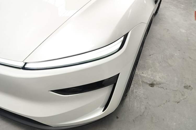 Used Tesla Model Y 2026 Long-Range All-Wheel-Drive Model Left Front Headlight