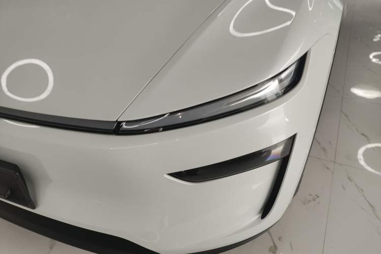 Used Tesla Model Y 2026 Rear-Drive Model Left Front Headlight