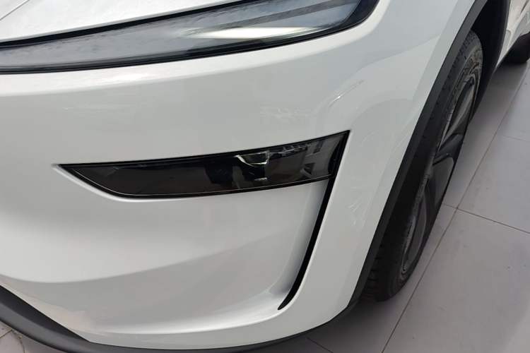 Used Tesla Model Y 2026 Rear-Drive Model Left Front Headlight