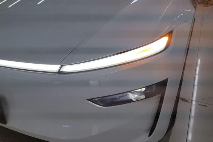 Used Tesla Model Y 2026 Rear-Drive Model Left Front Headlight