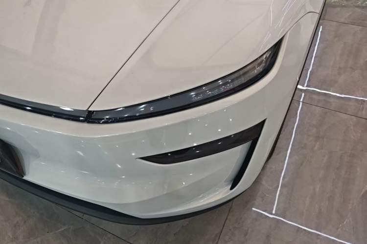 Used Tesla Model Y 2026 Model Long-Range Rear-Wheel-Drive Version Left Front Headlight