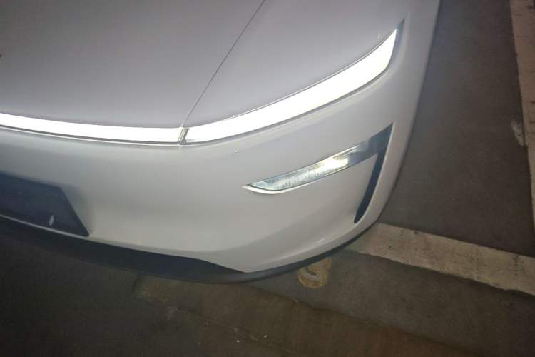 Used Tesla Model Y 2026 Model Long-Range Rear-Wheel-Drive Version Left Front Headlight