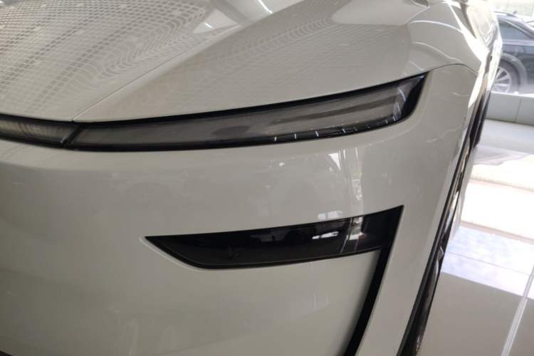 Used Tesla Model Y 2026 Rear-Drive Model Left Front Headlight