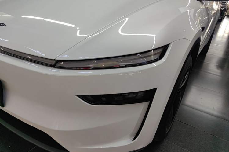 Used Tesla Model Y 2026 Long-Range All-Wheel-Drive Model Left Front Headlight
