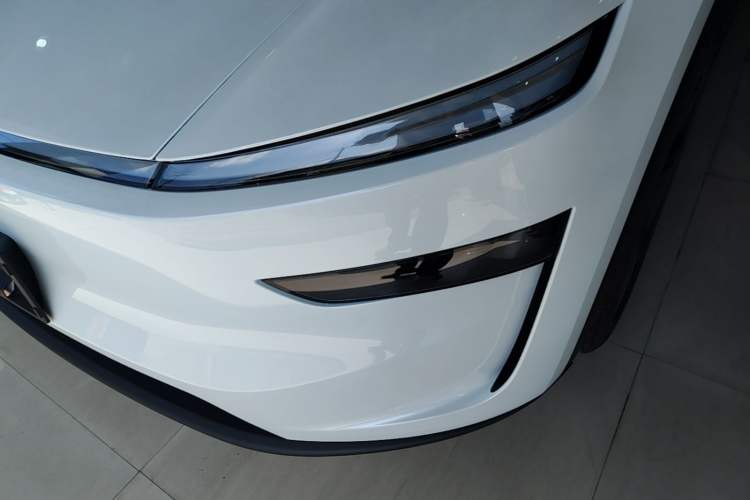 Used Tesla Model Y 2026 Long-Range All-Wheel-Drive Model Left Front Headlight
