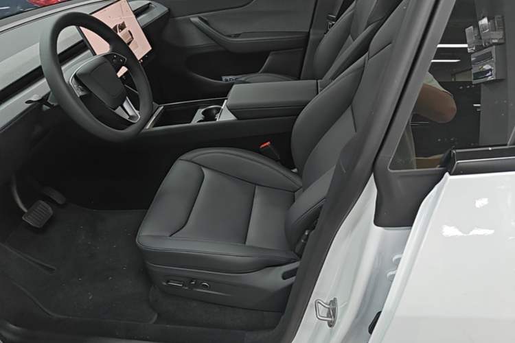 Used Tesla Model Y 2026 Rear-Drive Model Left Front Seat