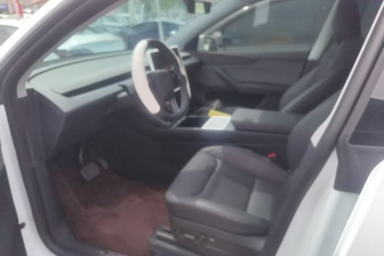 Used Tesla Model Y 2026 Model Long-Range Rear-Wheel-Drive Version Left Front Seat
