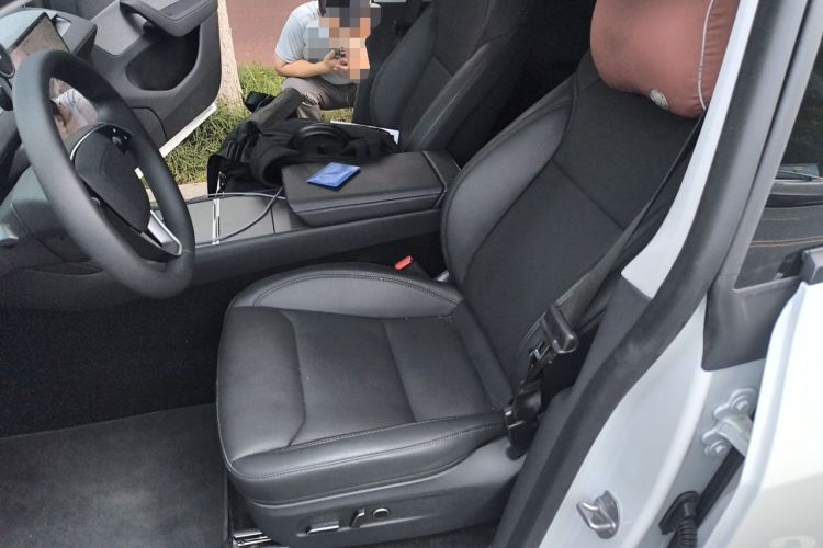 Used Tesla Model Y 2026 Model Long-Range Rear-Wheel-Drive Version Left Front Seat