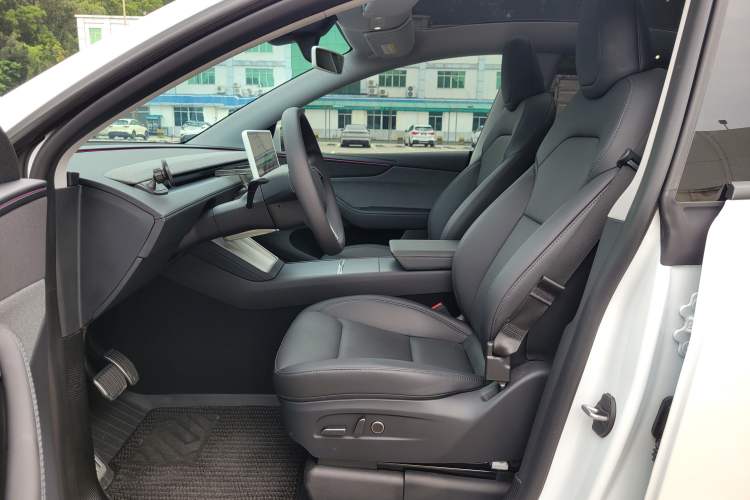 Used Tesla Model Y 2026 Model Long-Range Rear-Wheel-Drive Version Left Front Seat