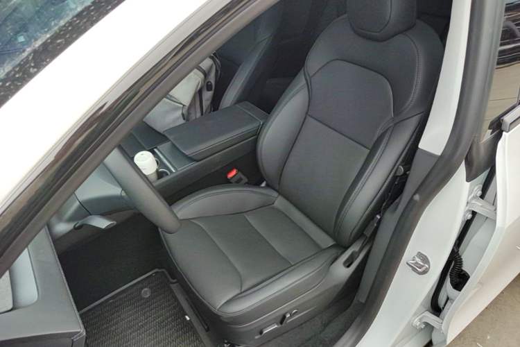 Used Tesla Model Y 2026 Model Long-Range Rear-Wheel-Drive Version Left Front Seat